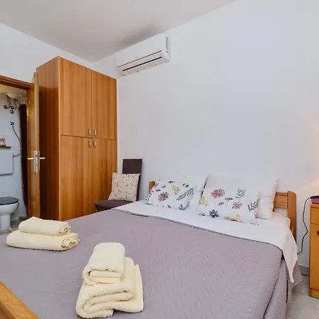 Jadranka Cozy Terrace Retreat, Apartman