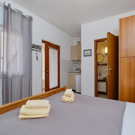 Jadranka Cozy Terrace Retreat,